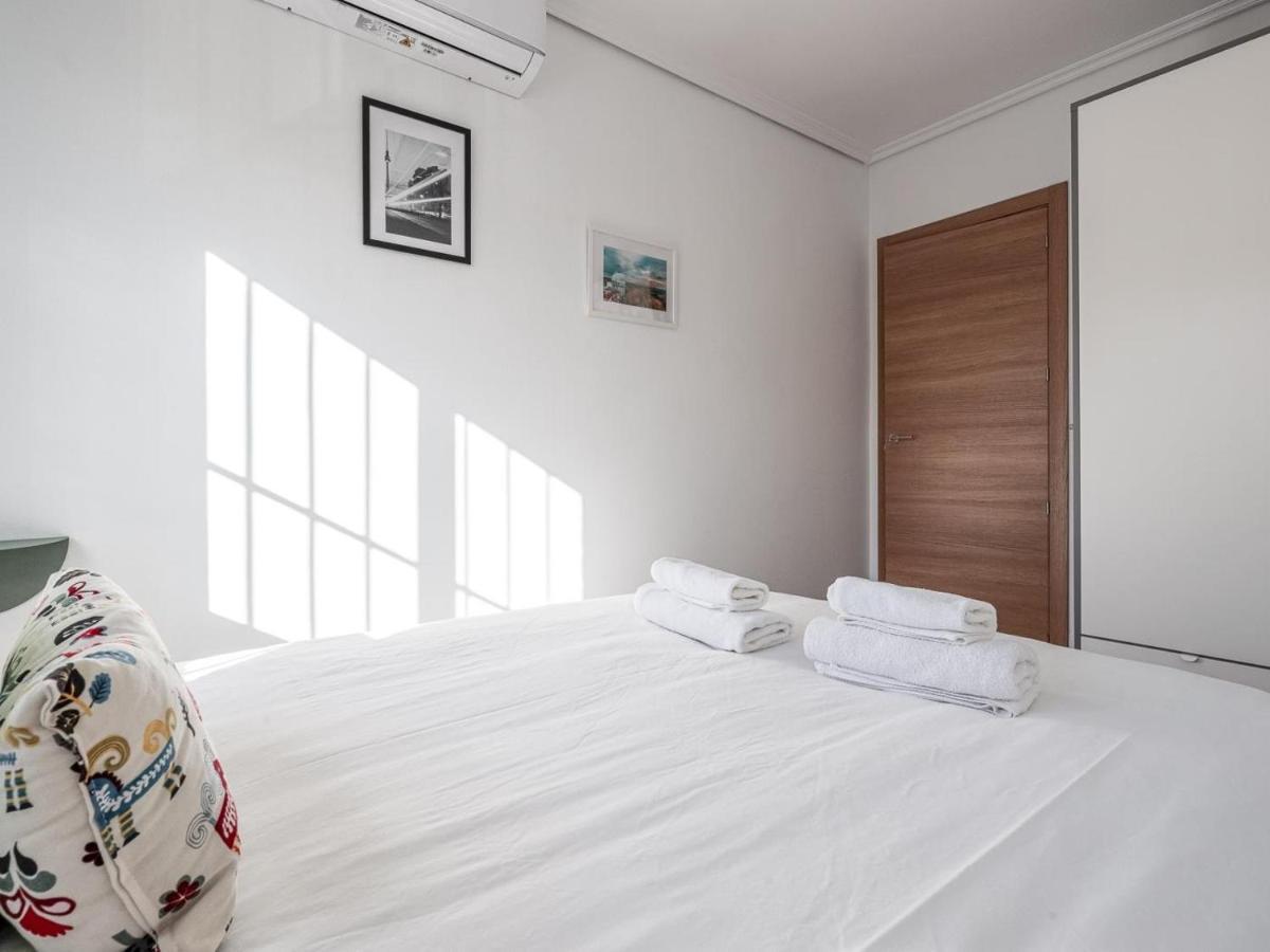 Elegante Apt Luminoso Y Tranquilo De 2 Hab Sevilla Wifi-Ful Parking Inc المظهر الخارجي الصورة